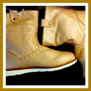 Children's Place Winter Boots & Fashion Gold Glistening Fleece lined NWT sz 2